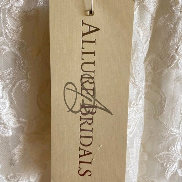 NWT Allure Bridals backless lace wedding gown sz 2 - Picture 3 of 6